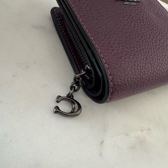 Brand new COACH wallet - Picture 4 of 6